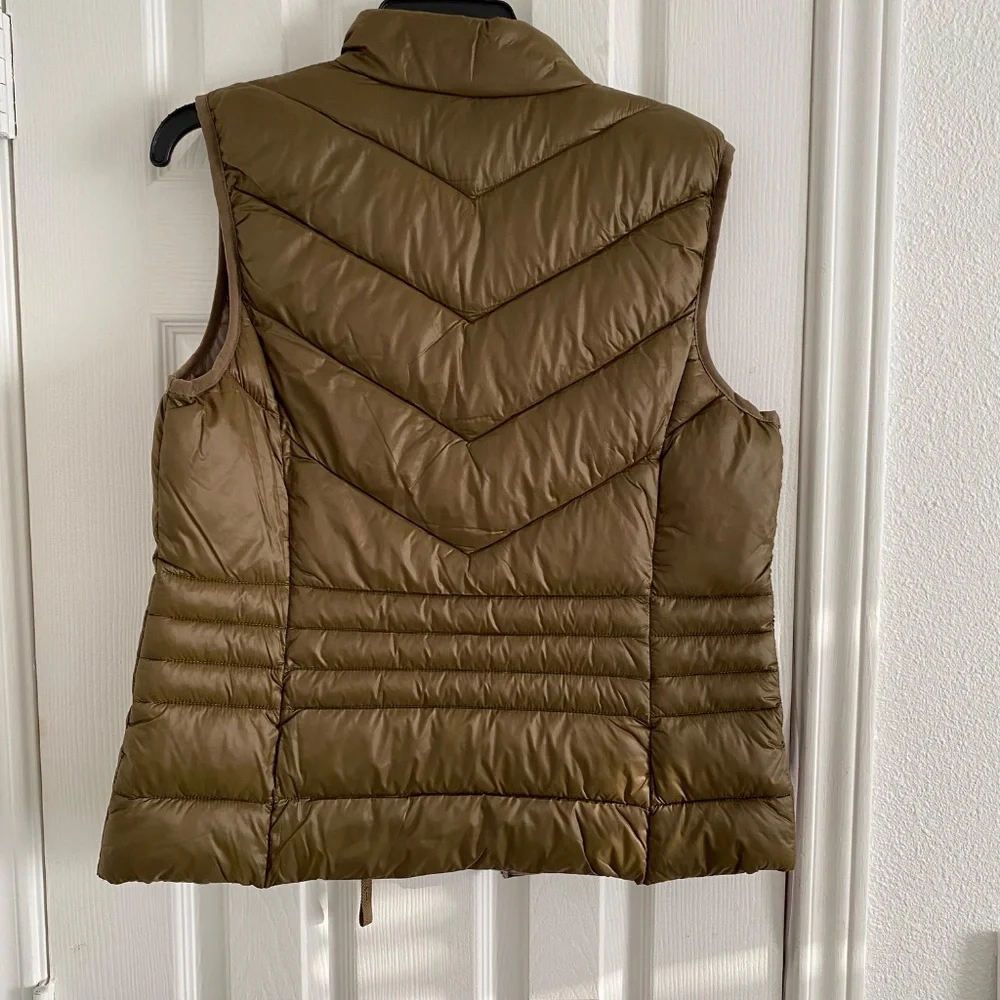 Women's Quilted Olive Puffer Vest - Sleeveless Zip Front